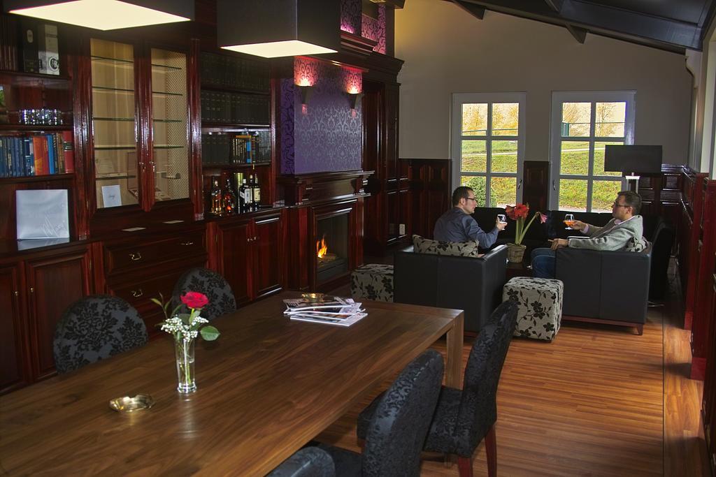 Restaurant Oolderhof Bv Hotel Roermond Ngoại thất bức ảnh